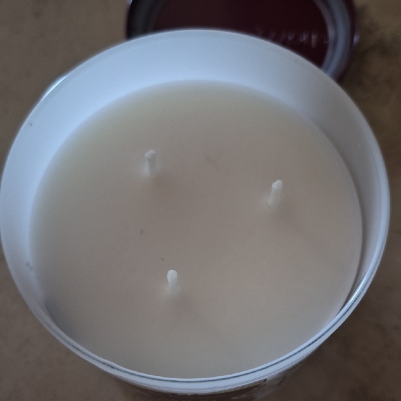 Bath & Body Works Bright Christmas Morning Candle - Picture 2 of 3